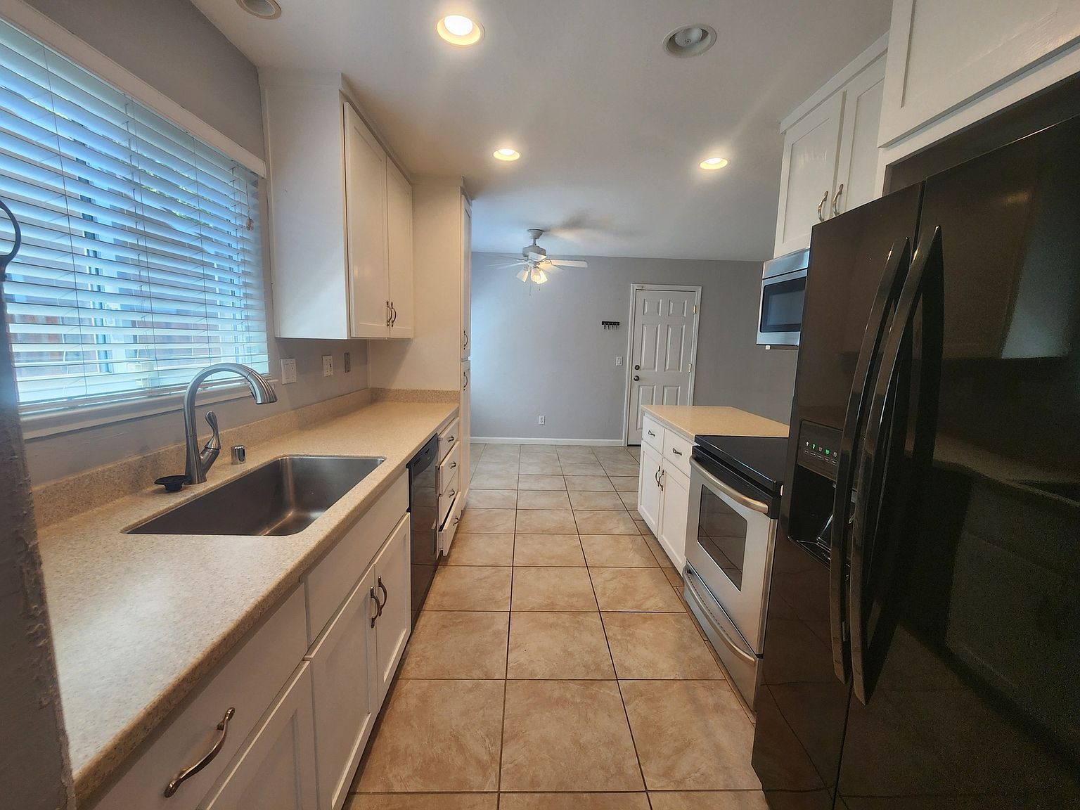 1346 Roselli Dr photo 4