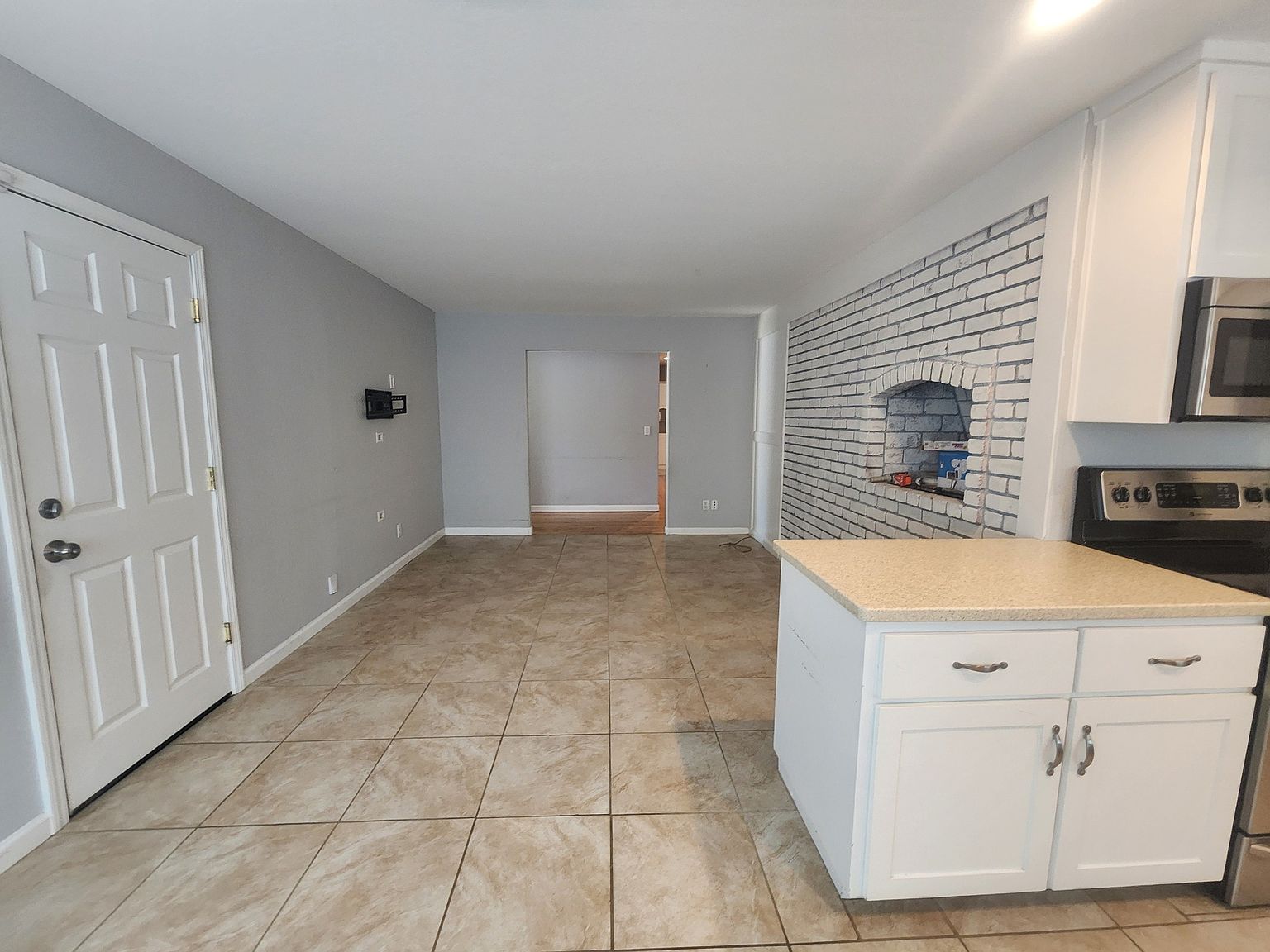 1346 Roselli Dr photo 5