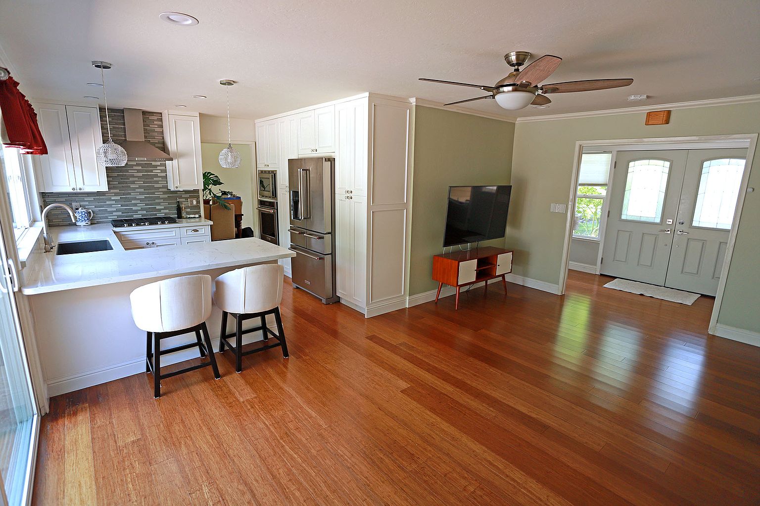 530 Zircon Way photo 4