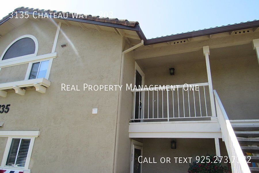 3135 Chateau Way photo 3
