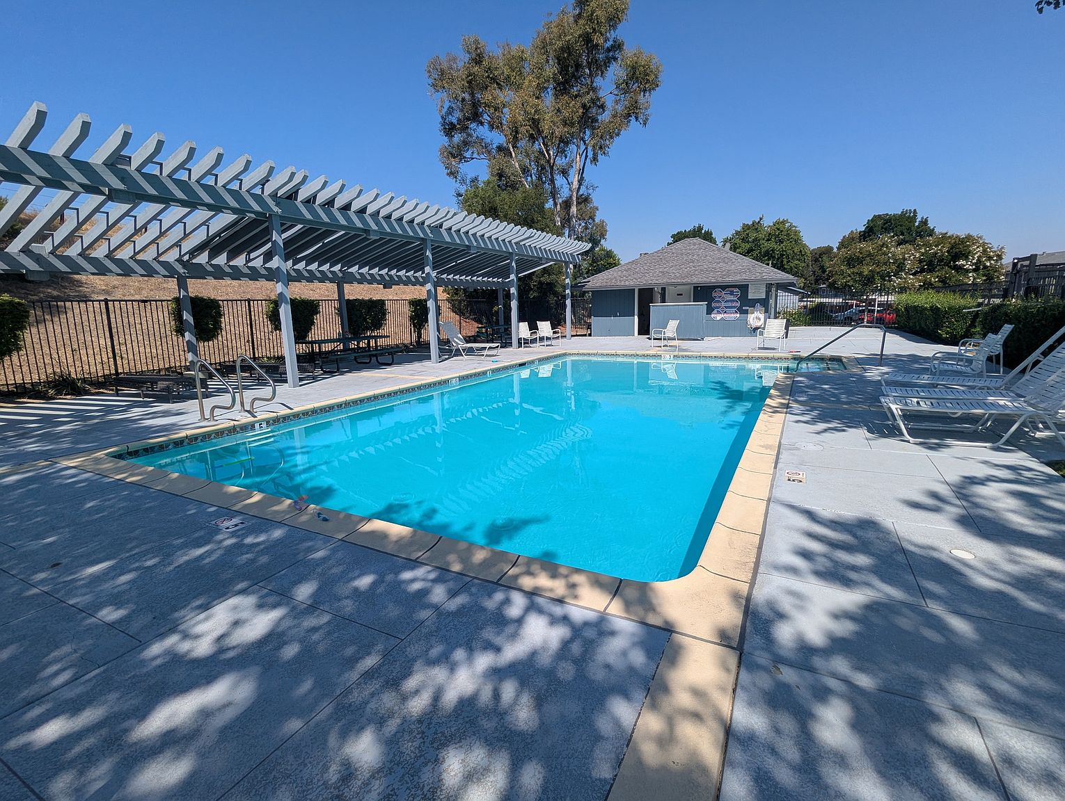 1297 Spring Valley Cmn photo 4