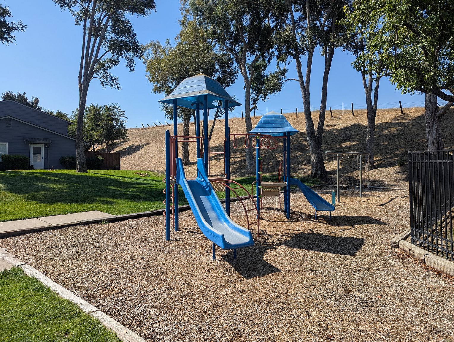 1297 Spring Valley Cmn photo 5