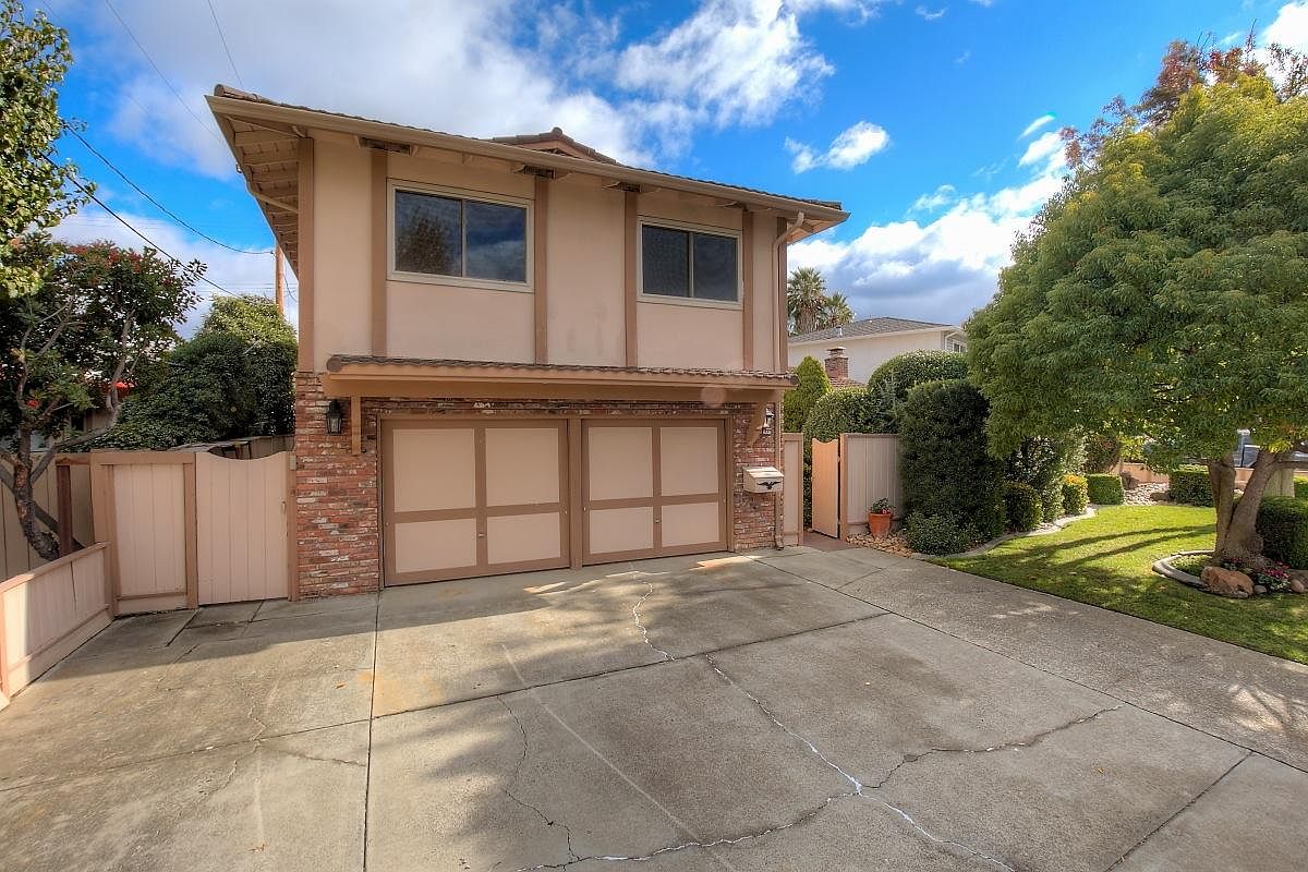 1462 Lillian St photo 2