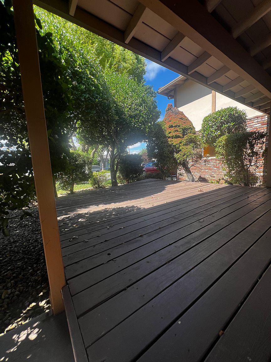 1462 Lillian St photo 5