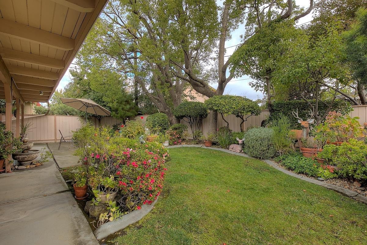 1462 Lillian St photo 4