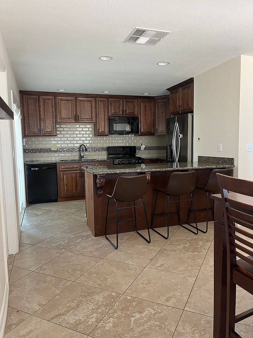 5552 Idlewild Ave photo 5
