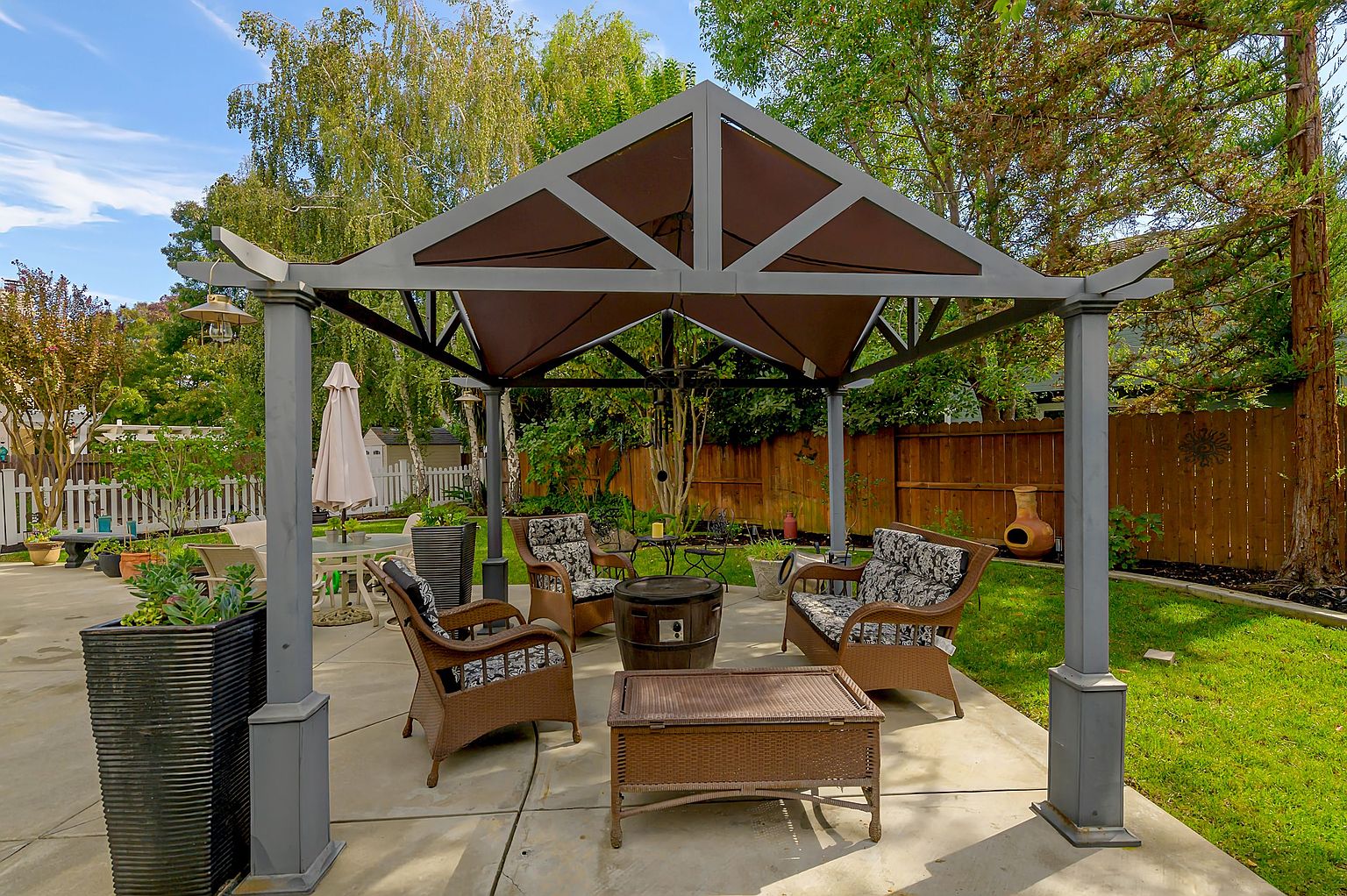 5487 Wildflower Dr photo 4