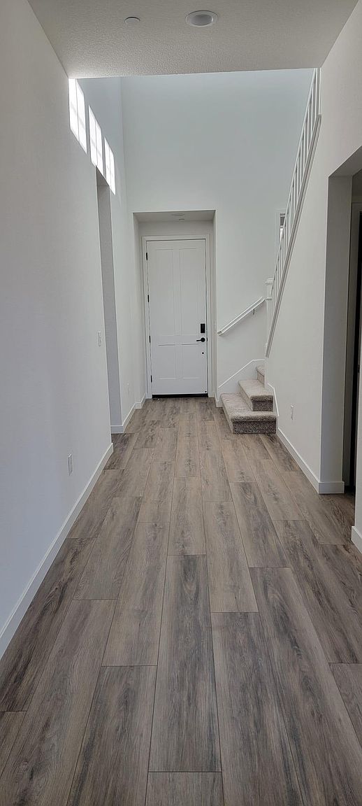 325 Navigators Pl photo 2