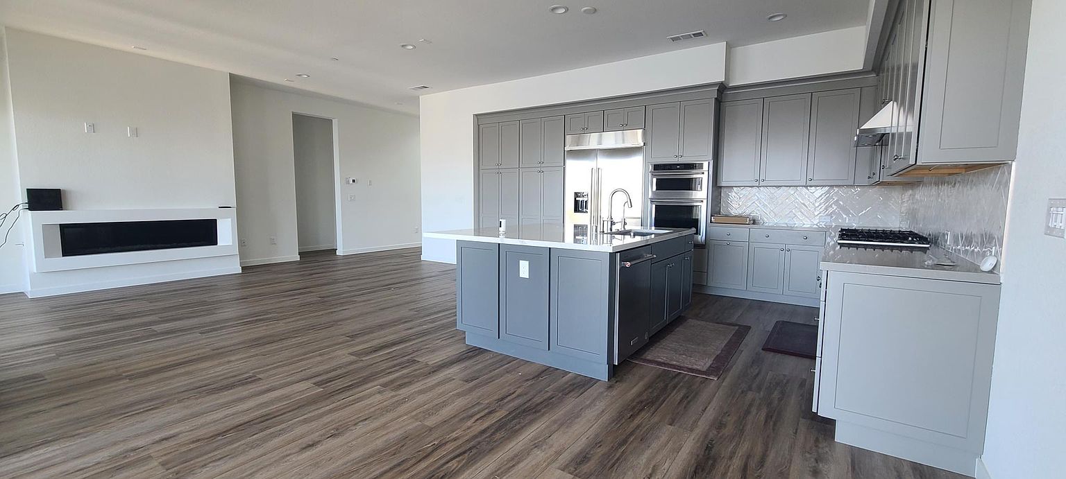 325 Navigators Pl photo 5