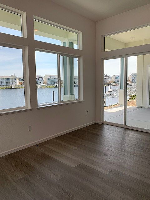 259 Waterside Pl photo 3