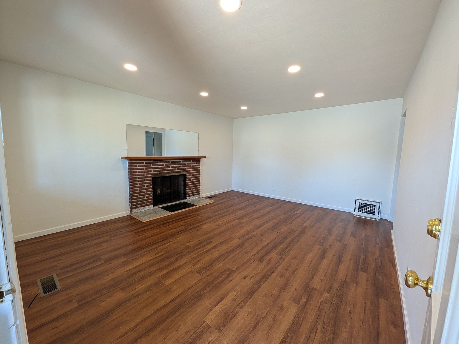 550 Harmony Dr photo 2