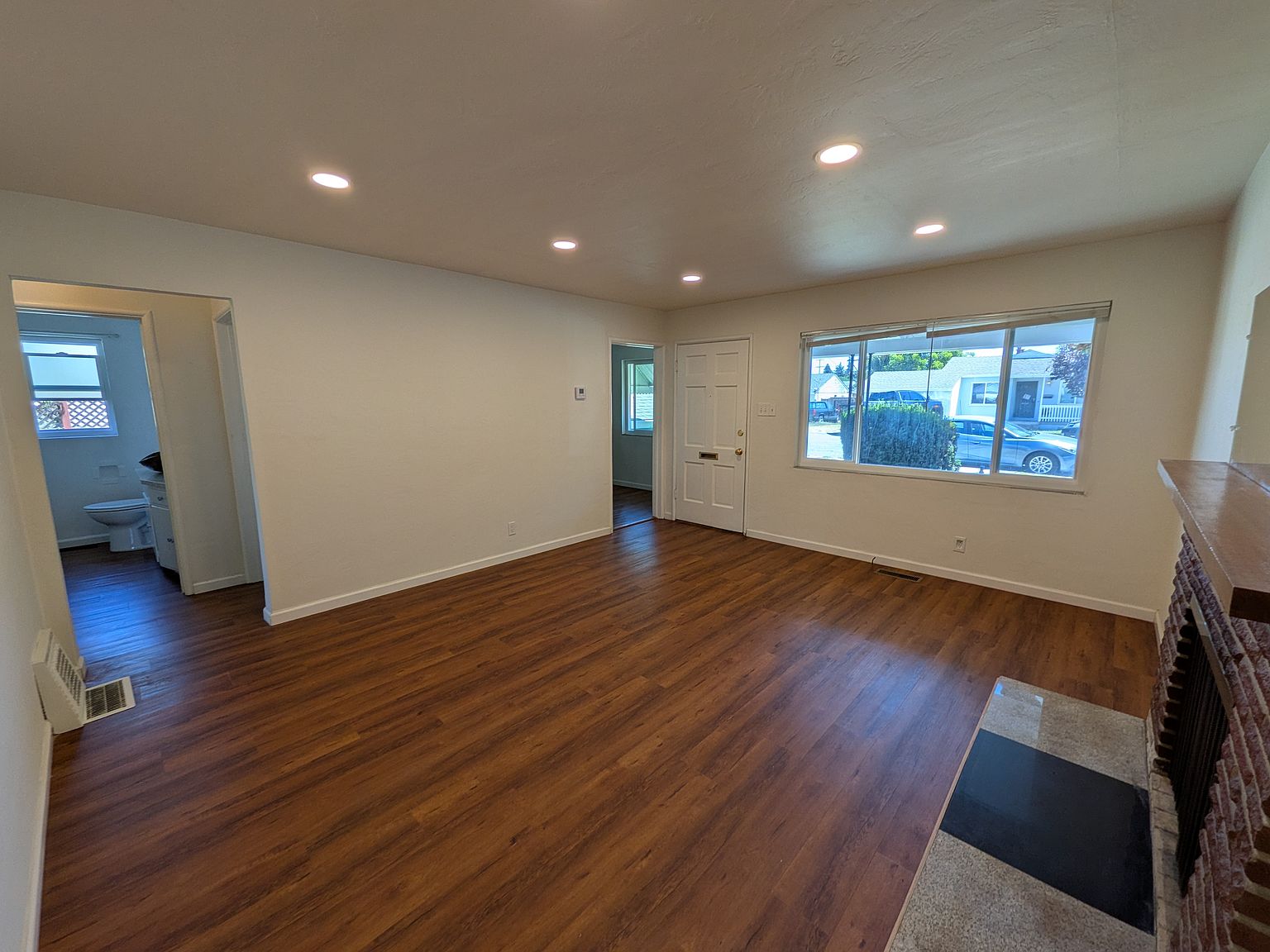 550 Harmony Dr photo 3