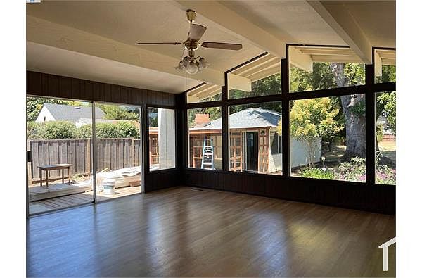 838 Cherry Way photo 3