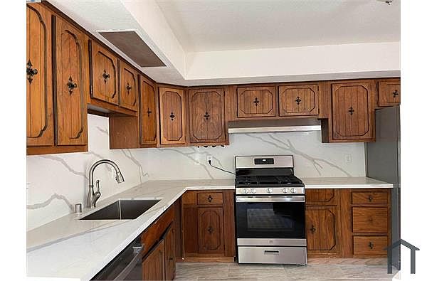 838 Cherry Way photo 5