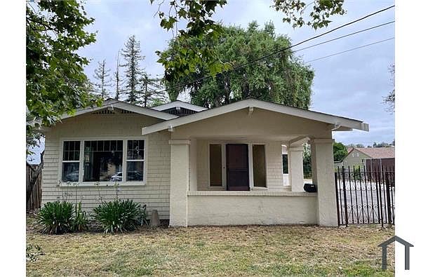 838 Cherry Way photo 2