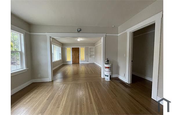 838 Cherry Way photo 4