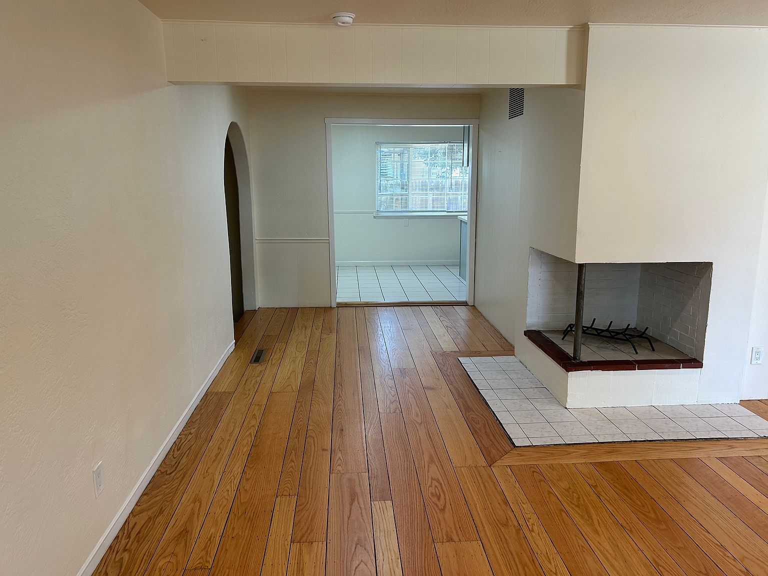22596 Norwood Dr photo 4