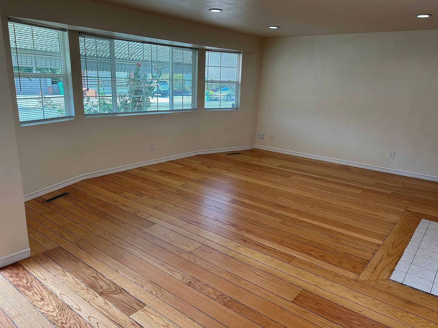 22596 Norwood Dr photo 3