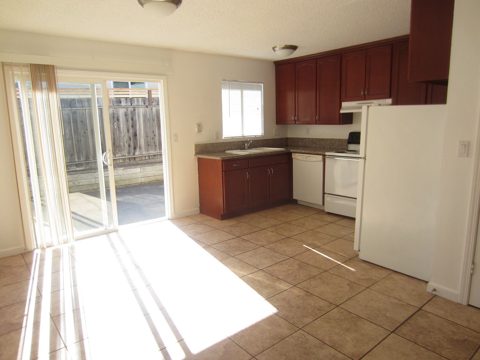 23215 Lori Way photo 2