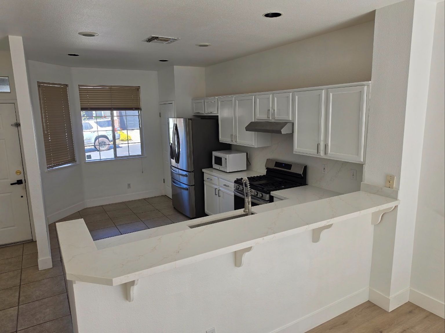 25561 Brookshire Dr photo 2
