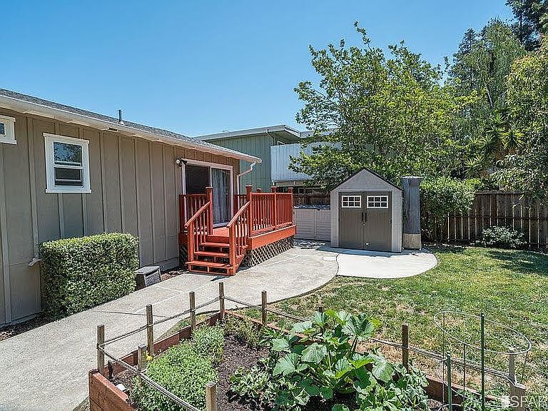 Others on Sunnybank Ln · Hayward photo 4