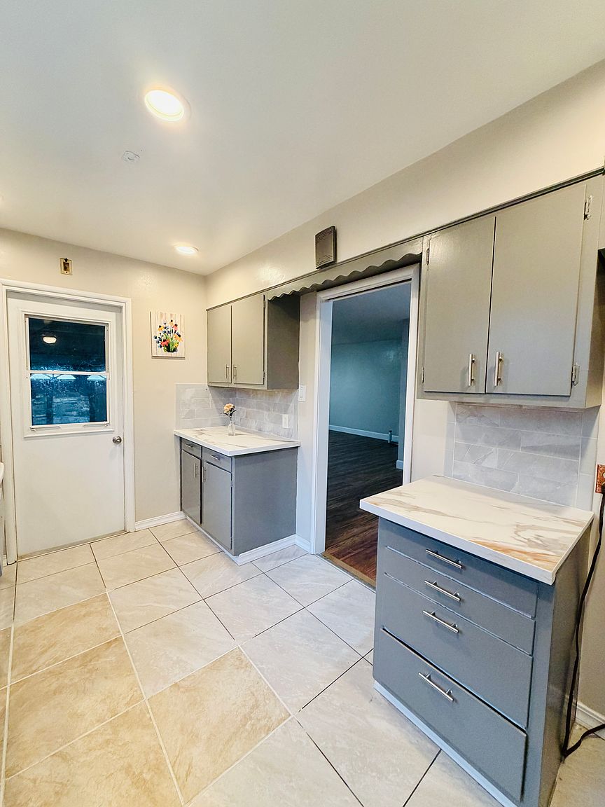 20962 Gribben Ave photo 4