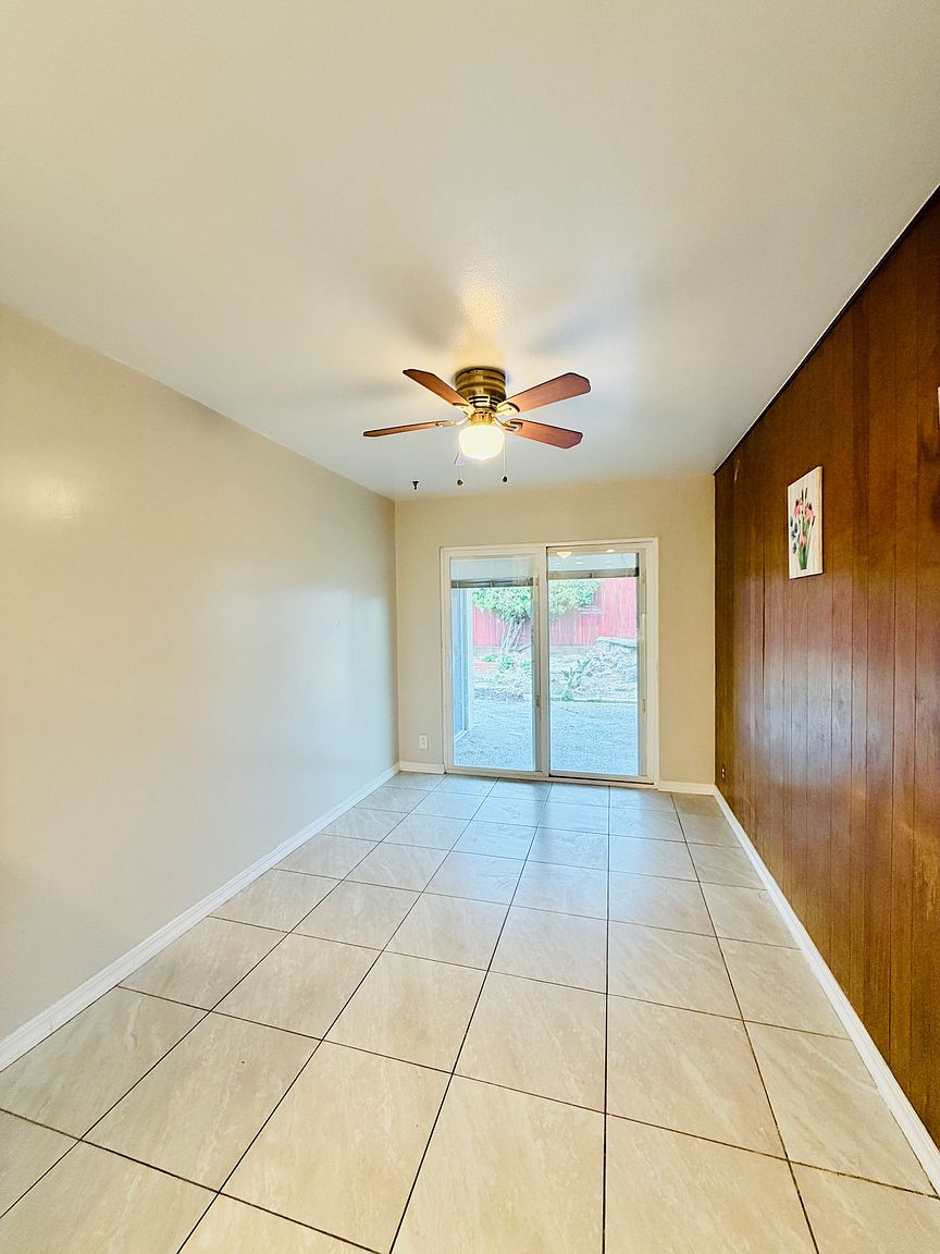 20962 Gribben Ave photo 3