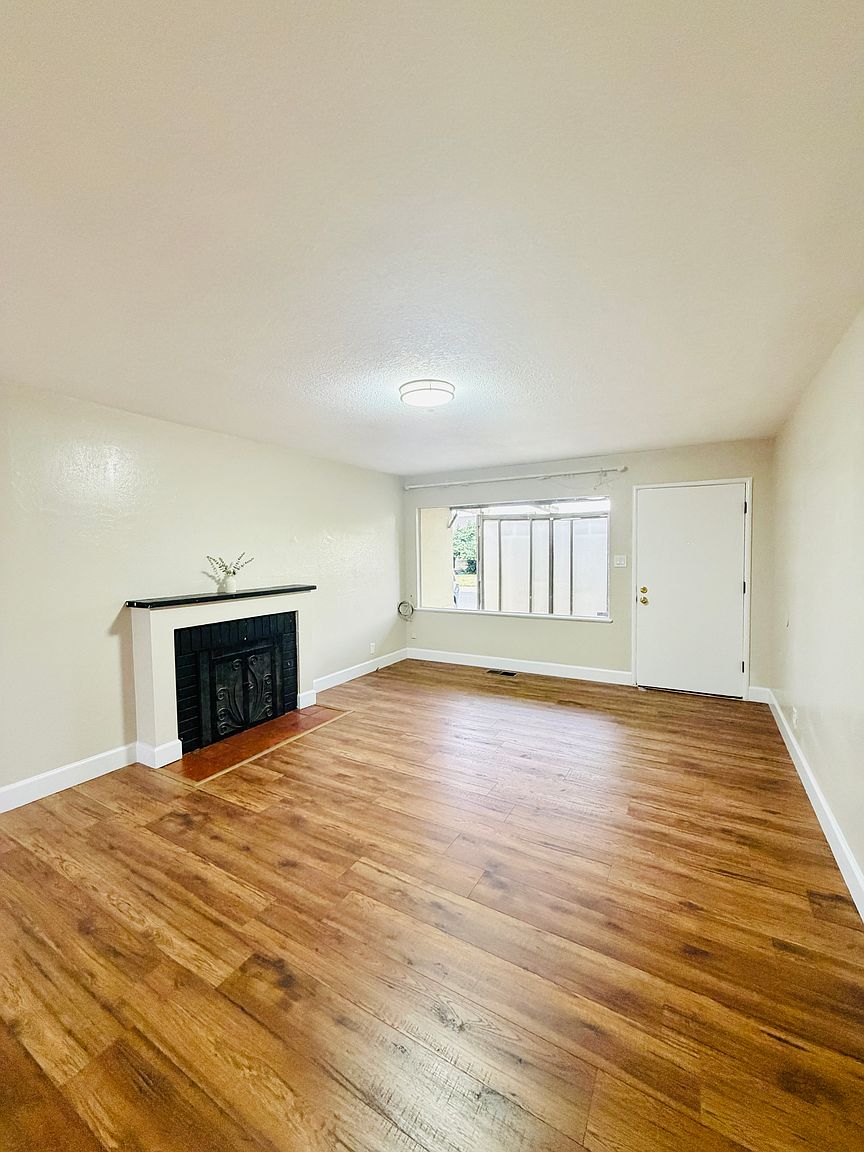 20962 Gribben Ave photo 2