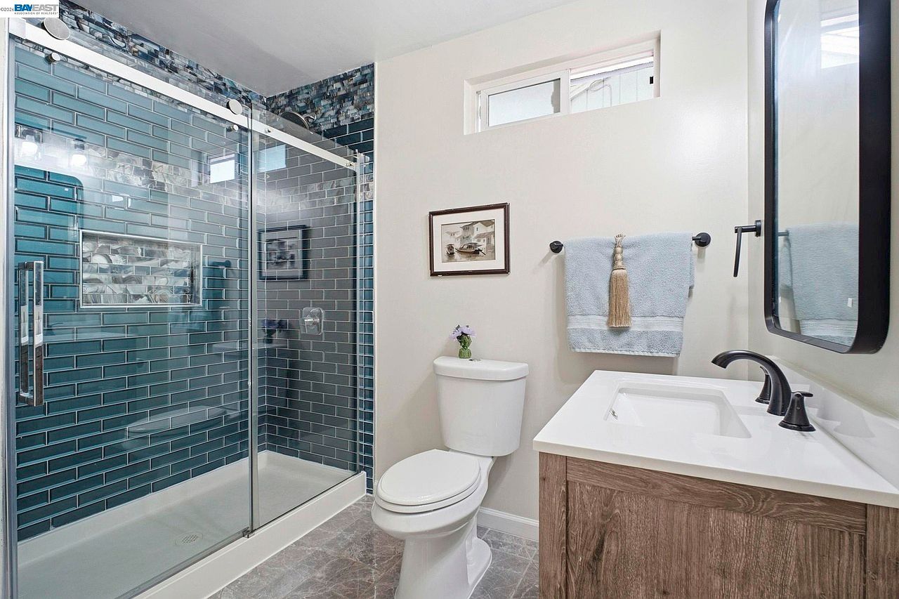937 Neil Way photo 5
