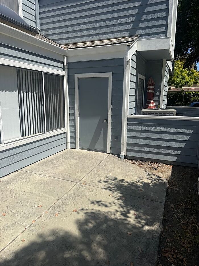 25505 Compton Ct photo 4