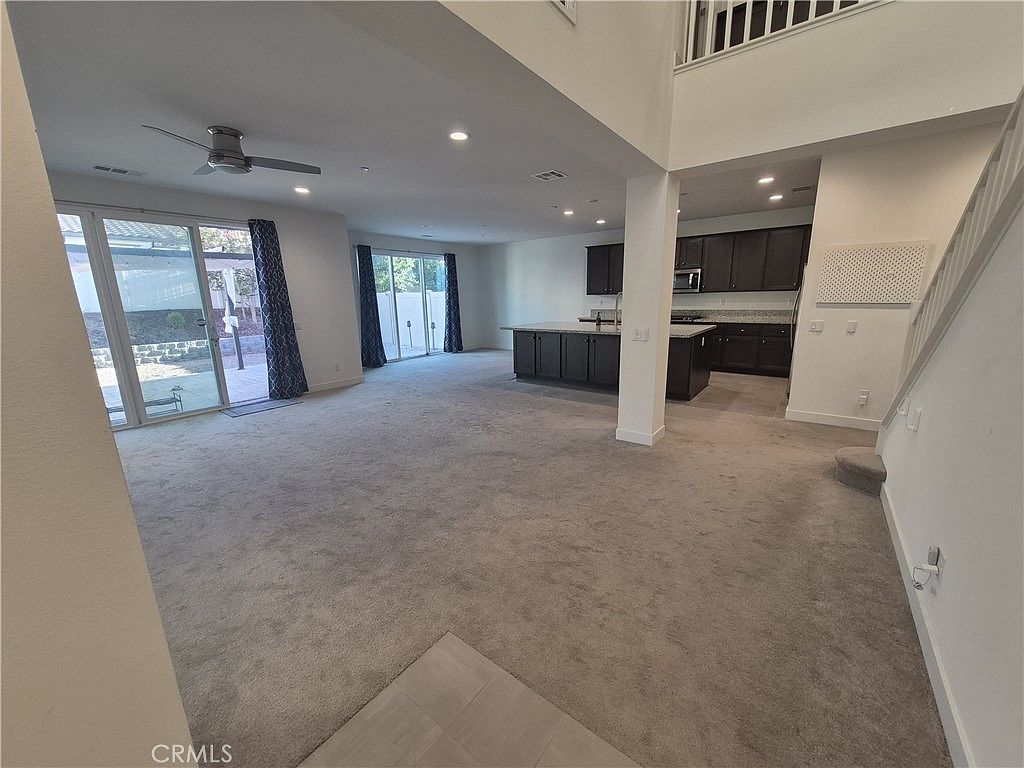 38565 Fairfield Hts photo 2