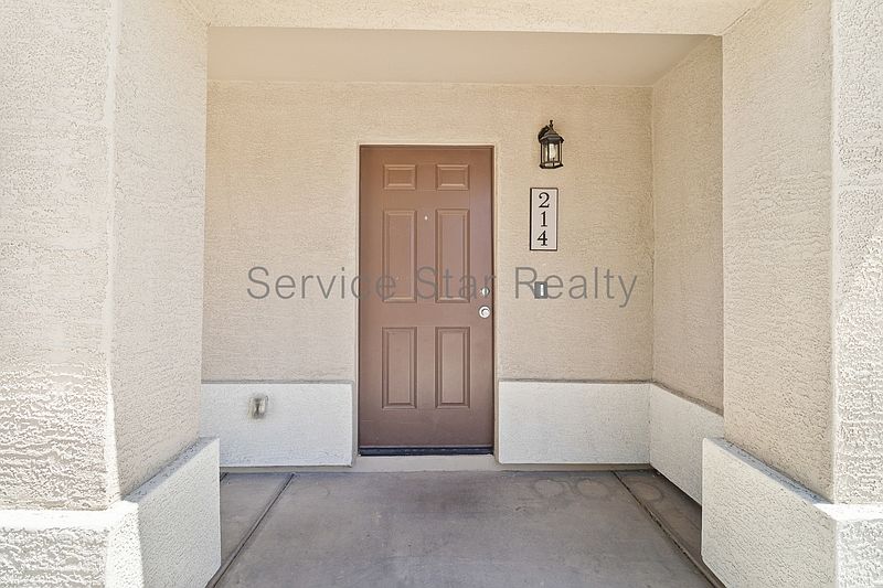 214 W Watson Ct photo 3