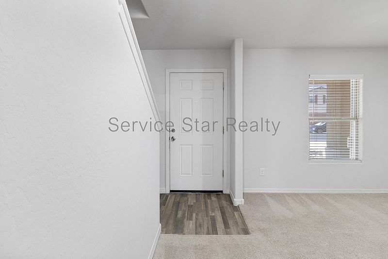 214 W Watson Ct photo 4