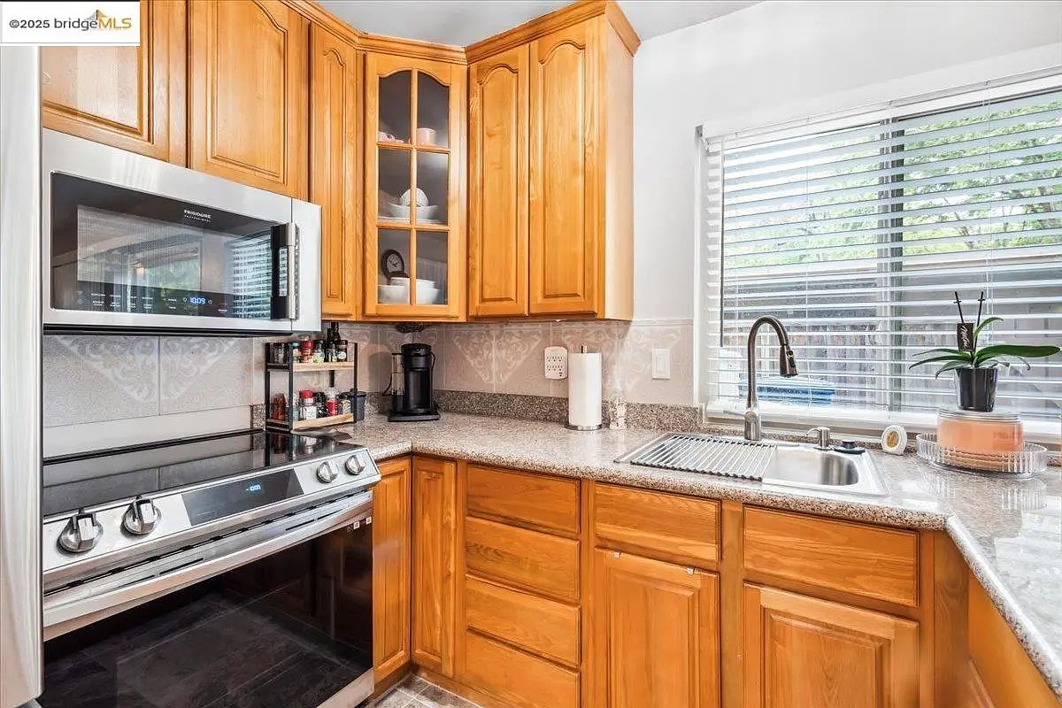 2630 Oliver Dr photo 2