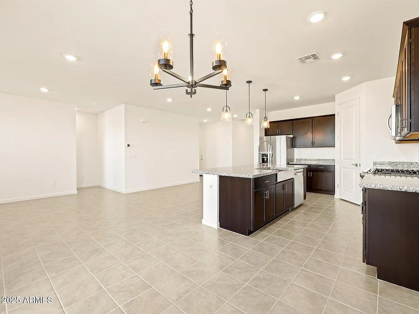 37406 W San Clemente St photo 2