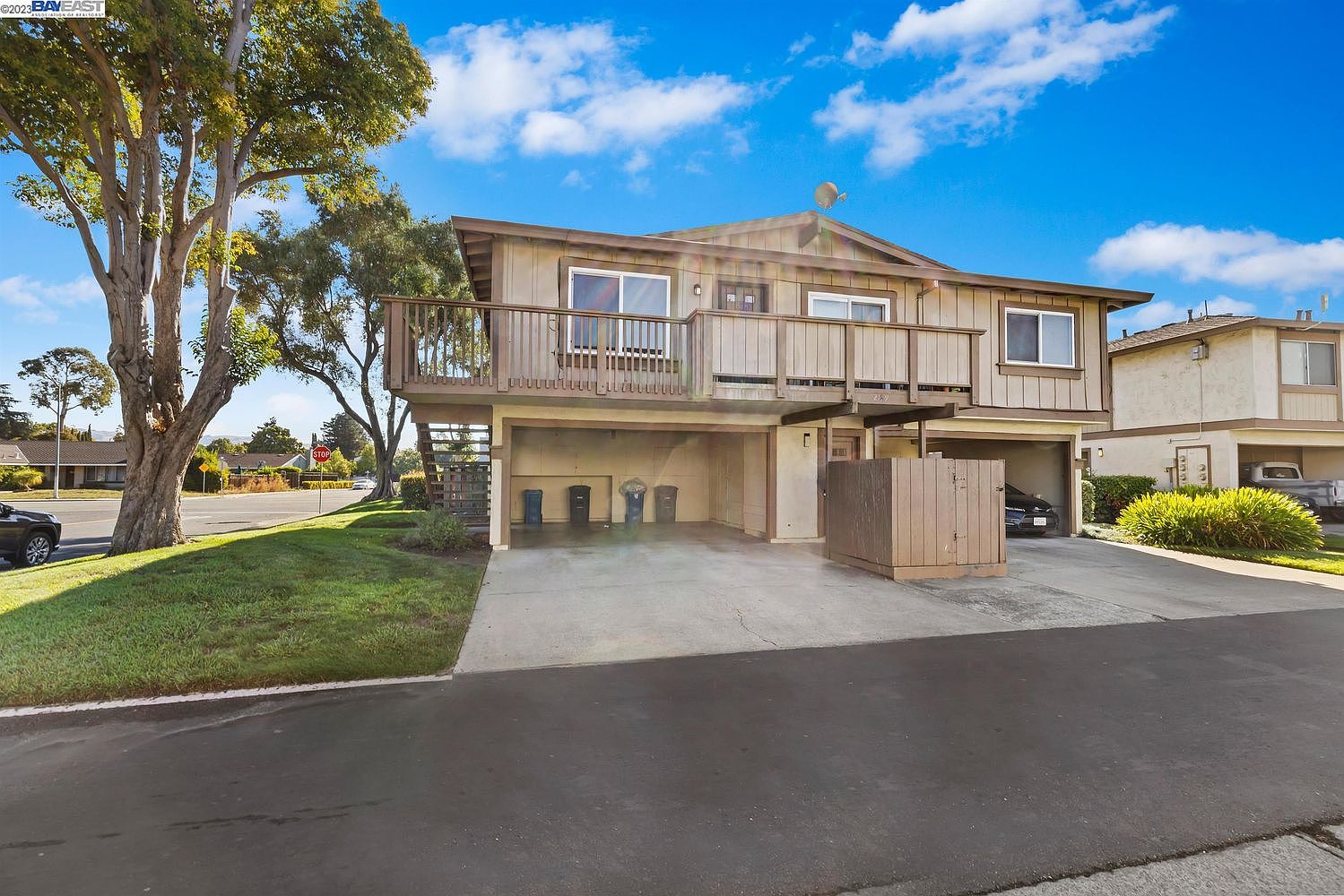 2189 Medallion Dr photo 2