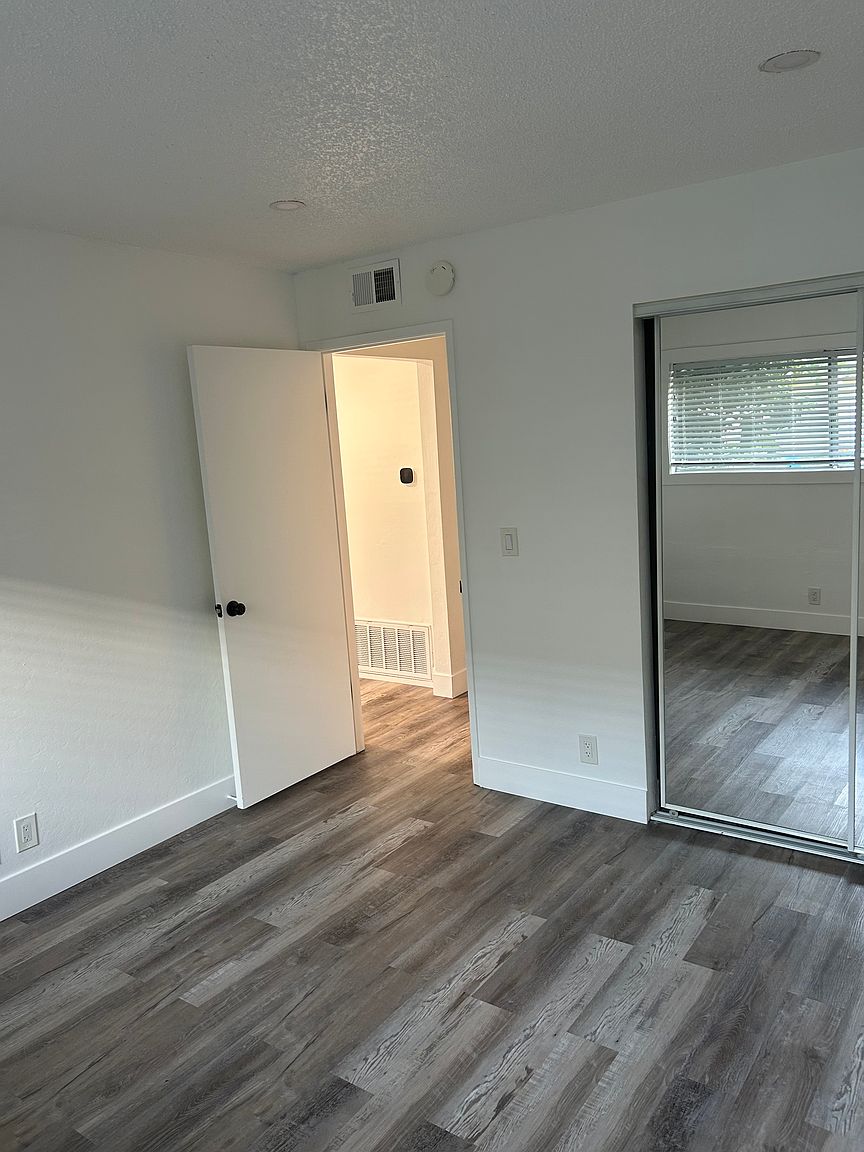 32633 Brenda Way photo 4