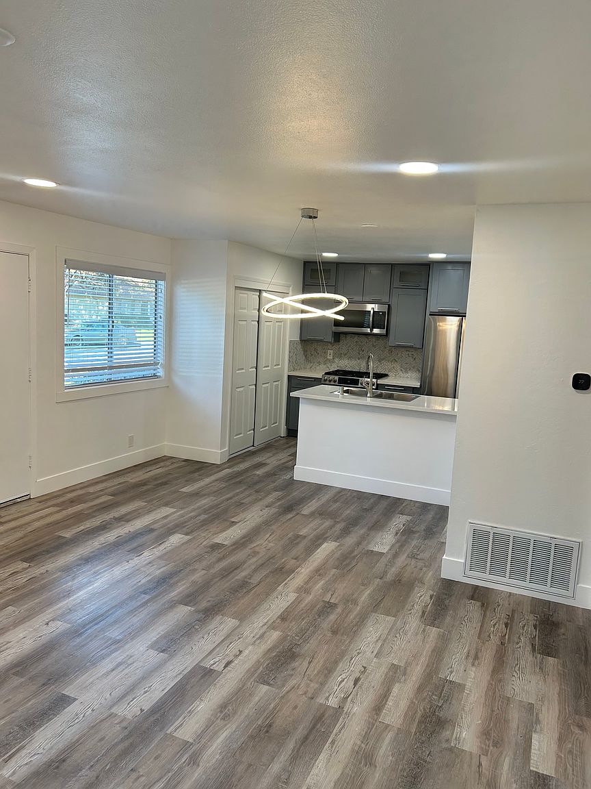 32633 Brenda Way photo 2
