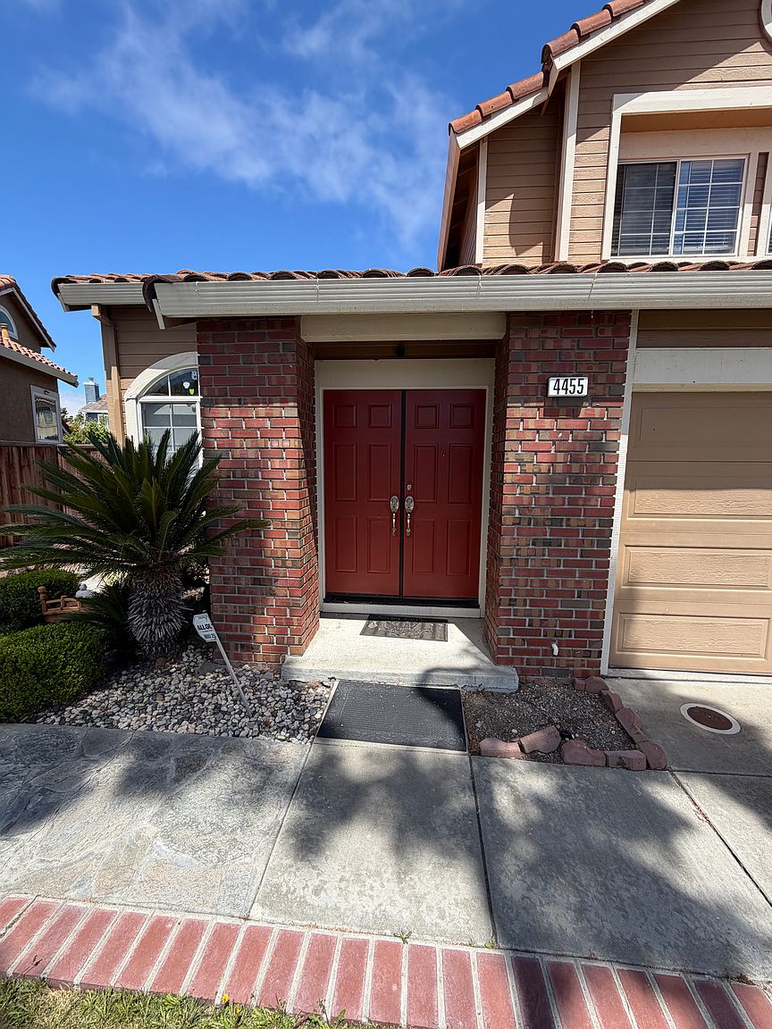 4455 Lagoon Ct photo 2