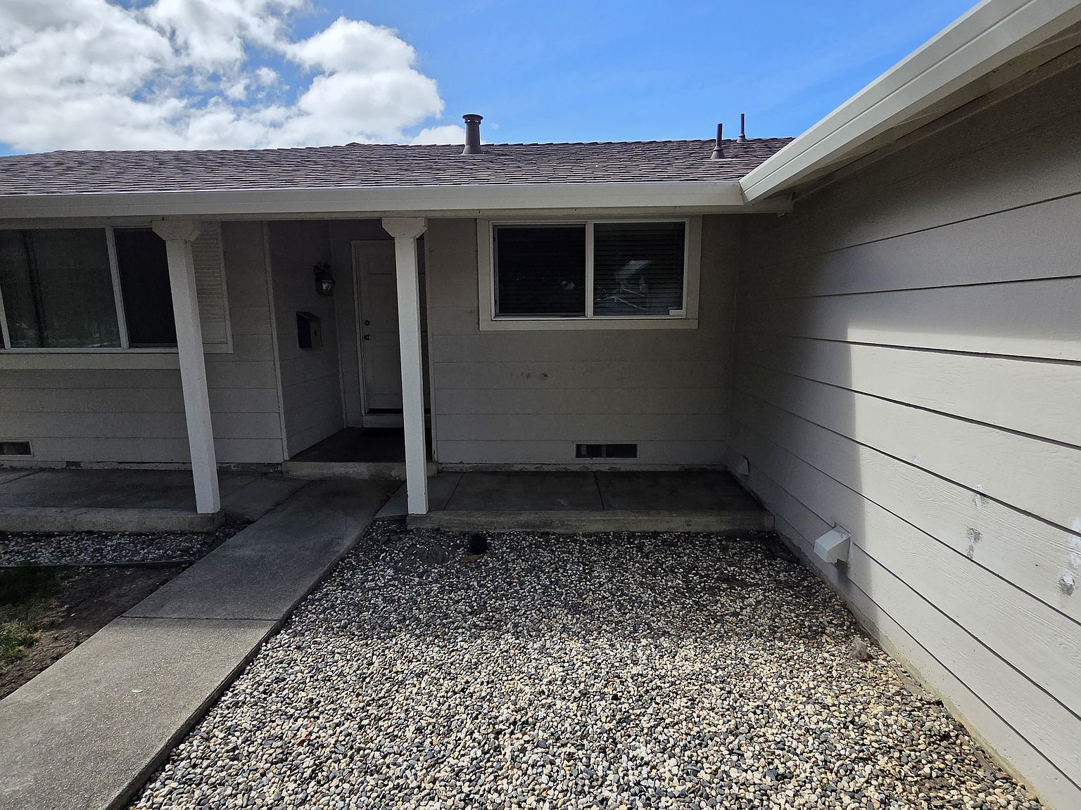 2465 Lambert Pl photo 2