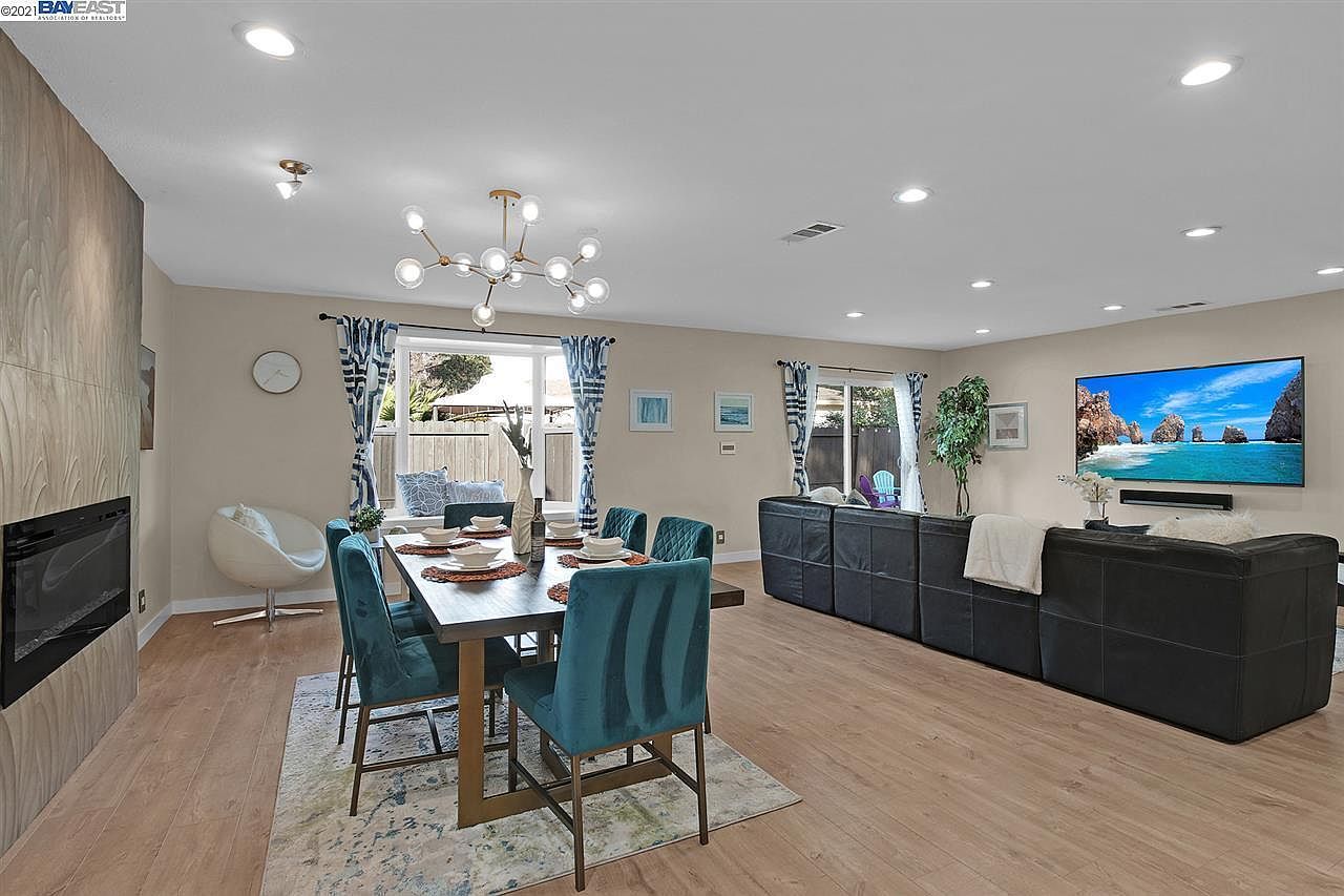 36878 Oak St photo 3