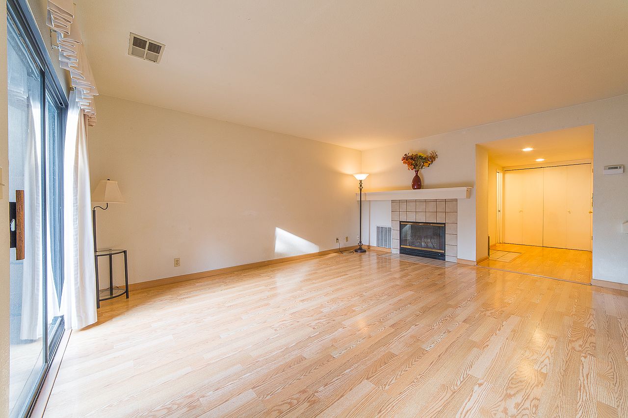 Spacious 2-bedroom, 2-bath Condo – Fully Renovated! photo 4