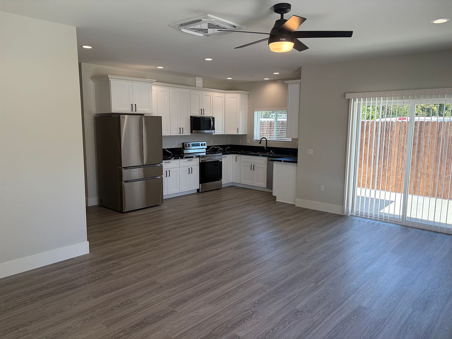 938 D St photo 4