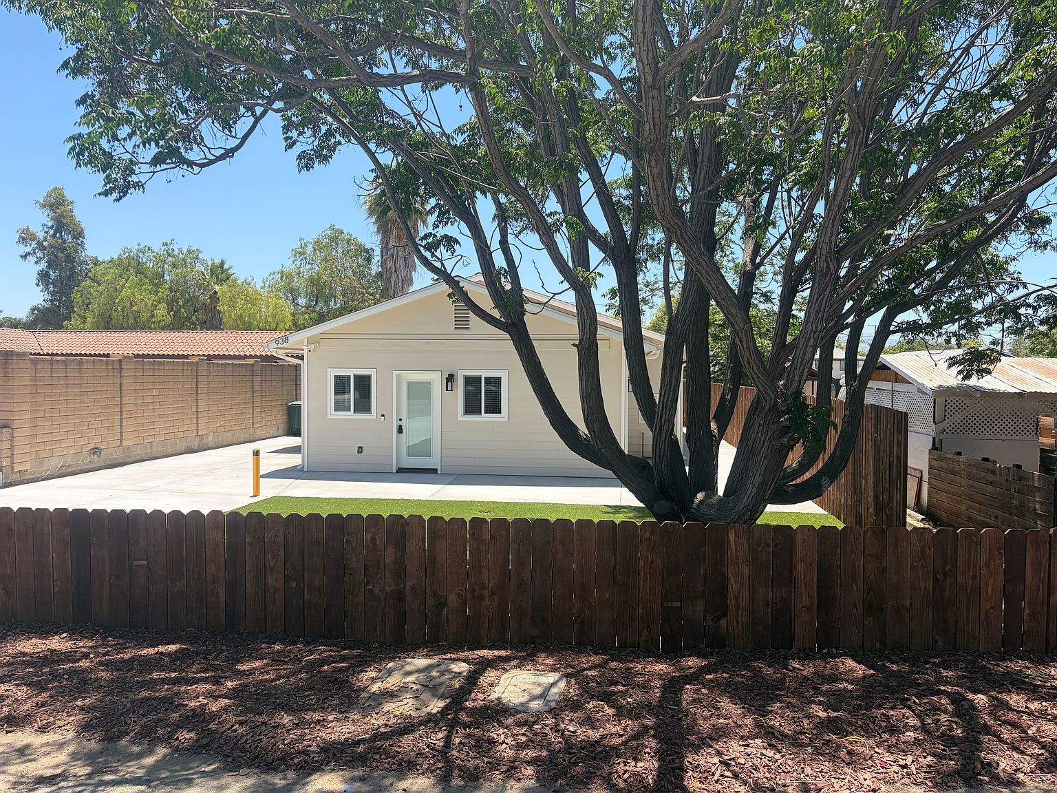 938 D St photo 3