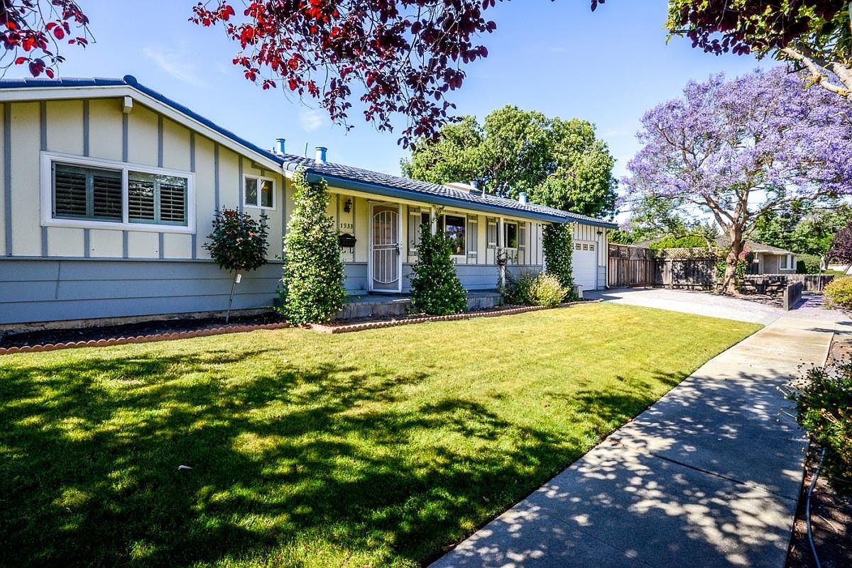 1933 Utah Way photo 4