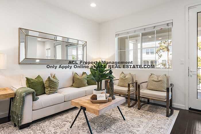8558 Seawind Way photo 2