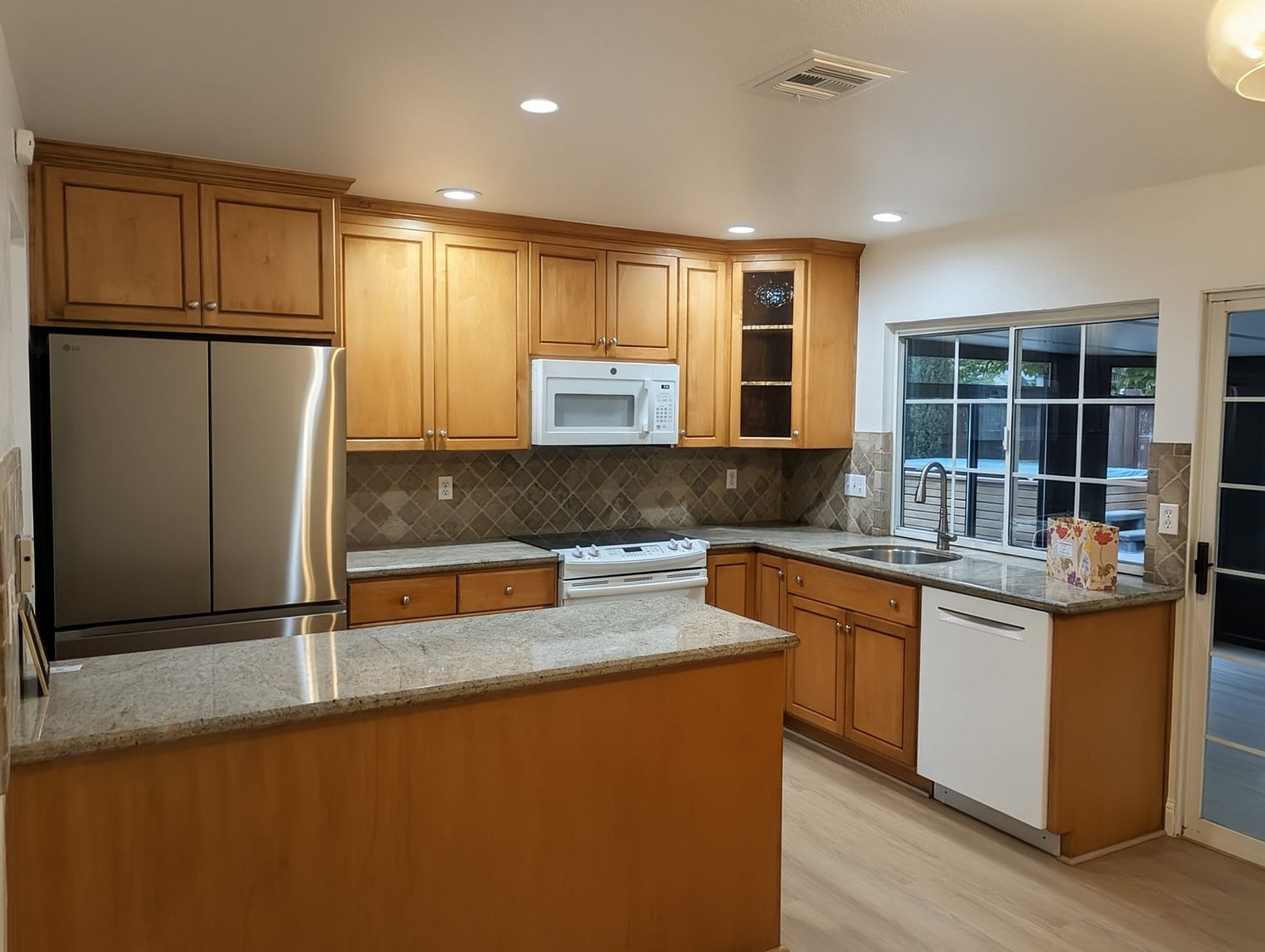 3098 Reynolds Ct photo 2