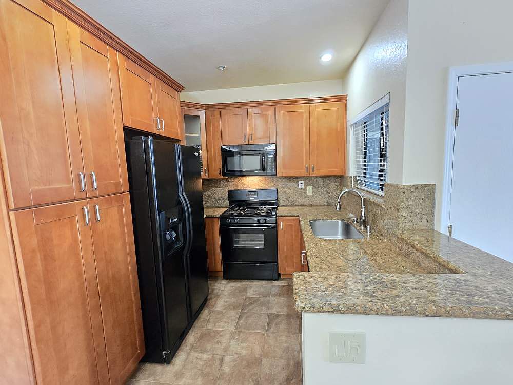 3402 Pinewood Ter photo 2