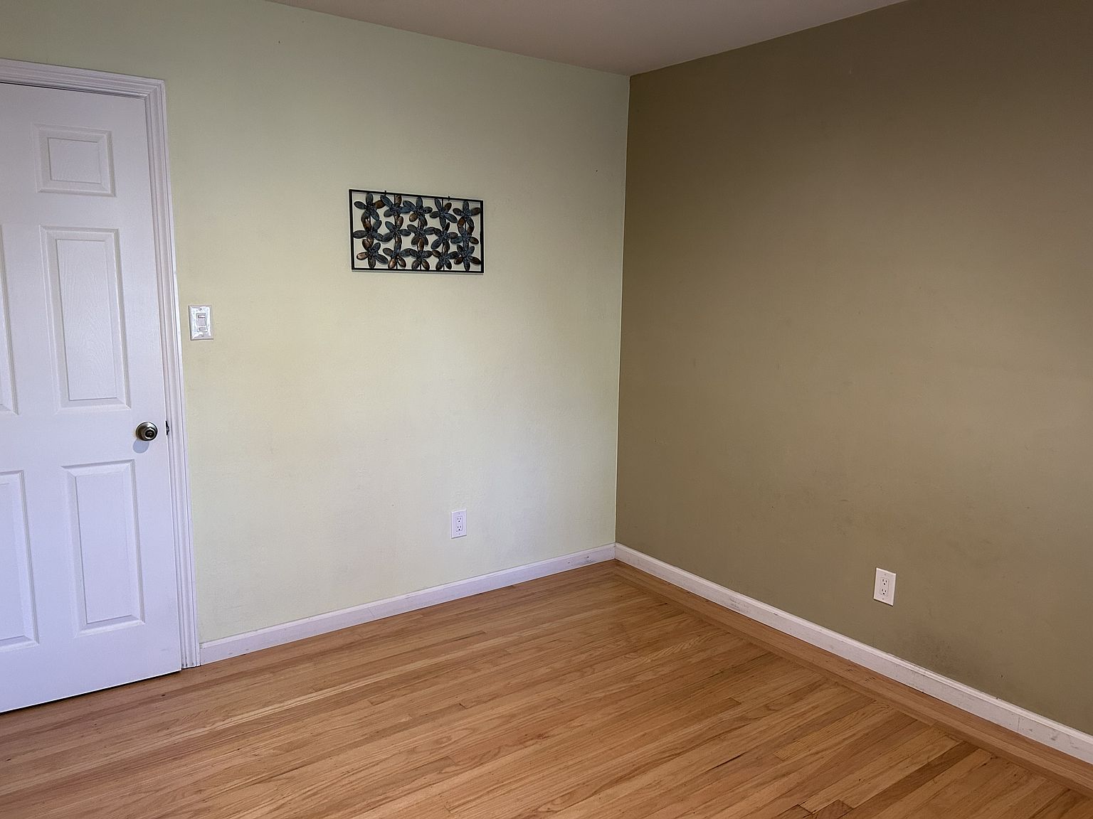 891 Vanda Way photo 3