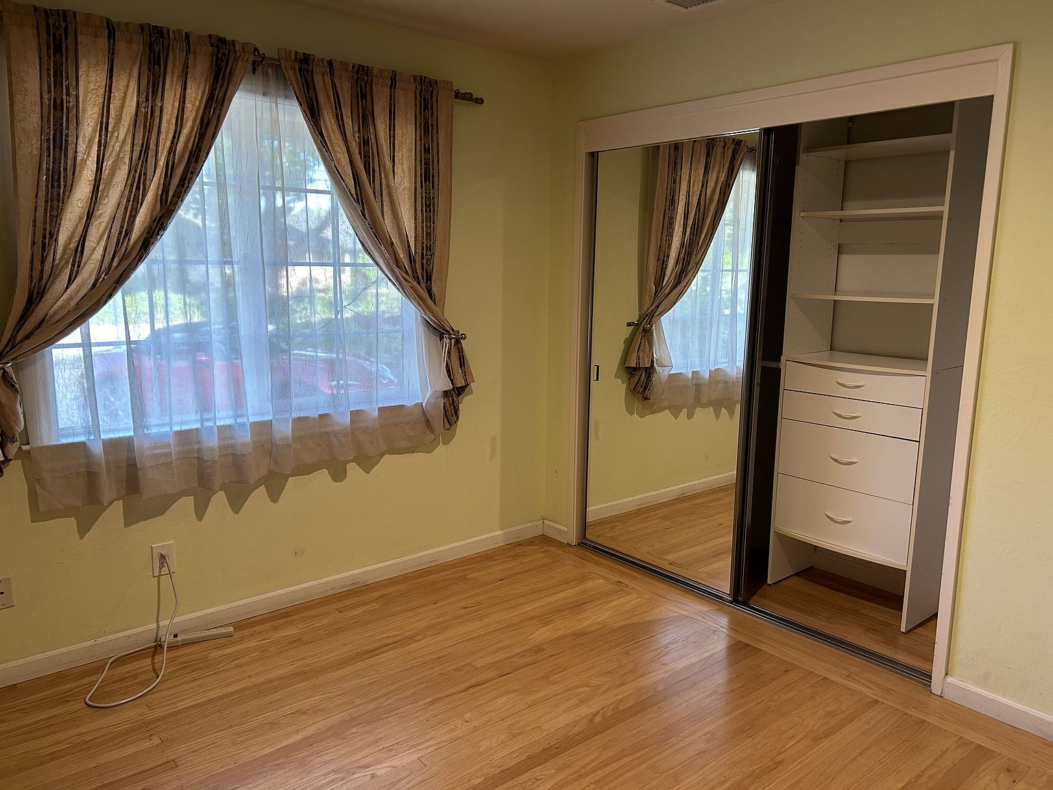 891 Vanda Way photo 2